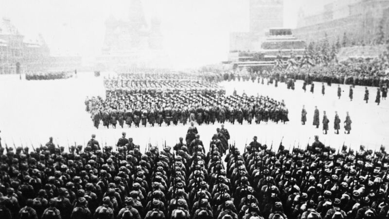 Военный парад на Красной площади  в Москве 7 ноября 1941 года - «Россия сегодня», 800, 08.09.2021