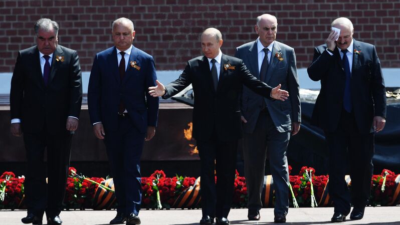 Президент РФ В. Путин на церемонии возложения цветов к Могиле Неизвестного солдата - «Россия сегодня», 800, 14.09.2021