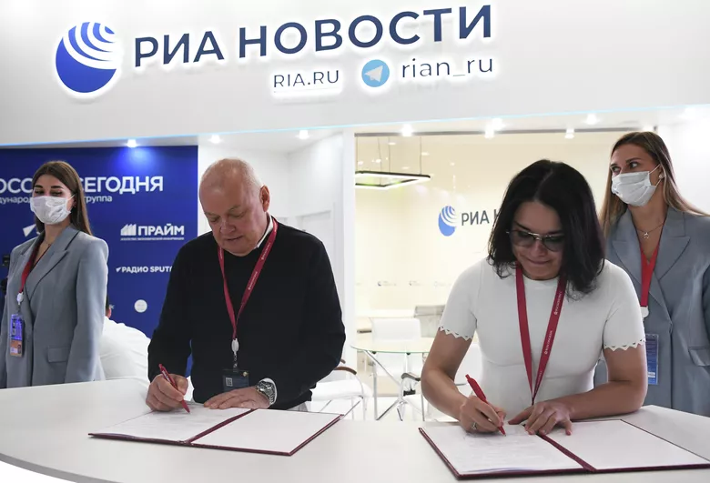 ПМЭФ-2022. Работа стенда медиагруппы "Россия сегодня". День второй ПМЭФ-2022. Работа стенда медиагруппы "Россия сегодня". День второй - «Россия сегодня», 780, 16.06.2022