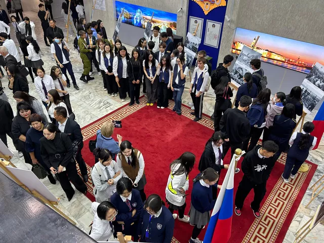 Открытие фотовыставки "Освобождение. Мир народам" в Улан-Баторе - «Россия сегодня», 640, 25.09.2025