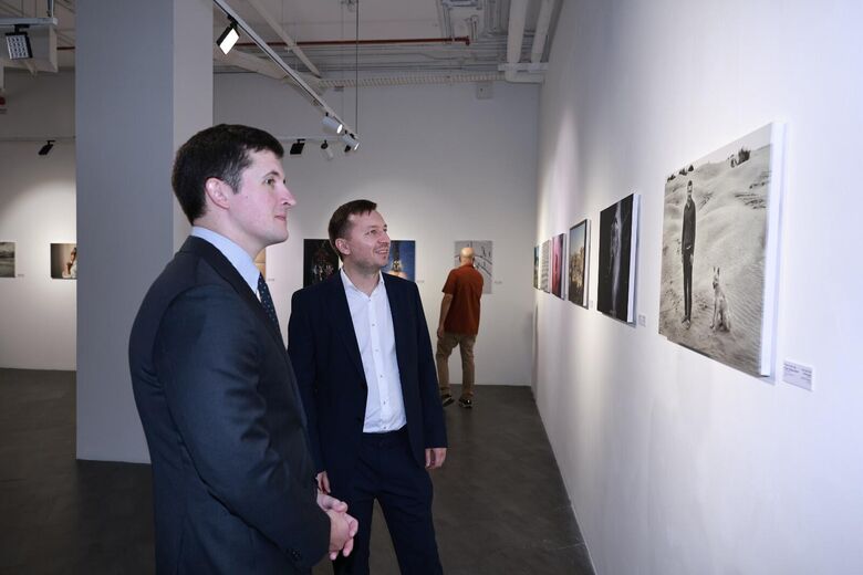 Выставка работ лауреатов Конкурса Стенина впервые открылась в Катаре - «Россия сегодня», 780, 25.09.2025