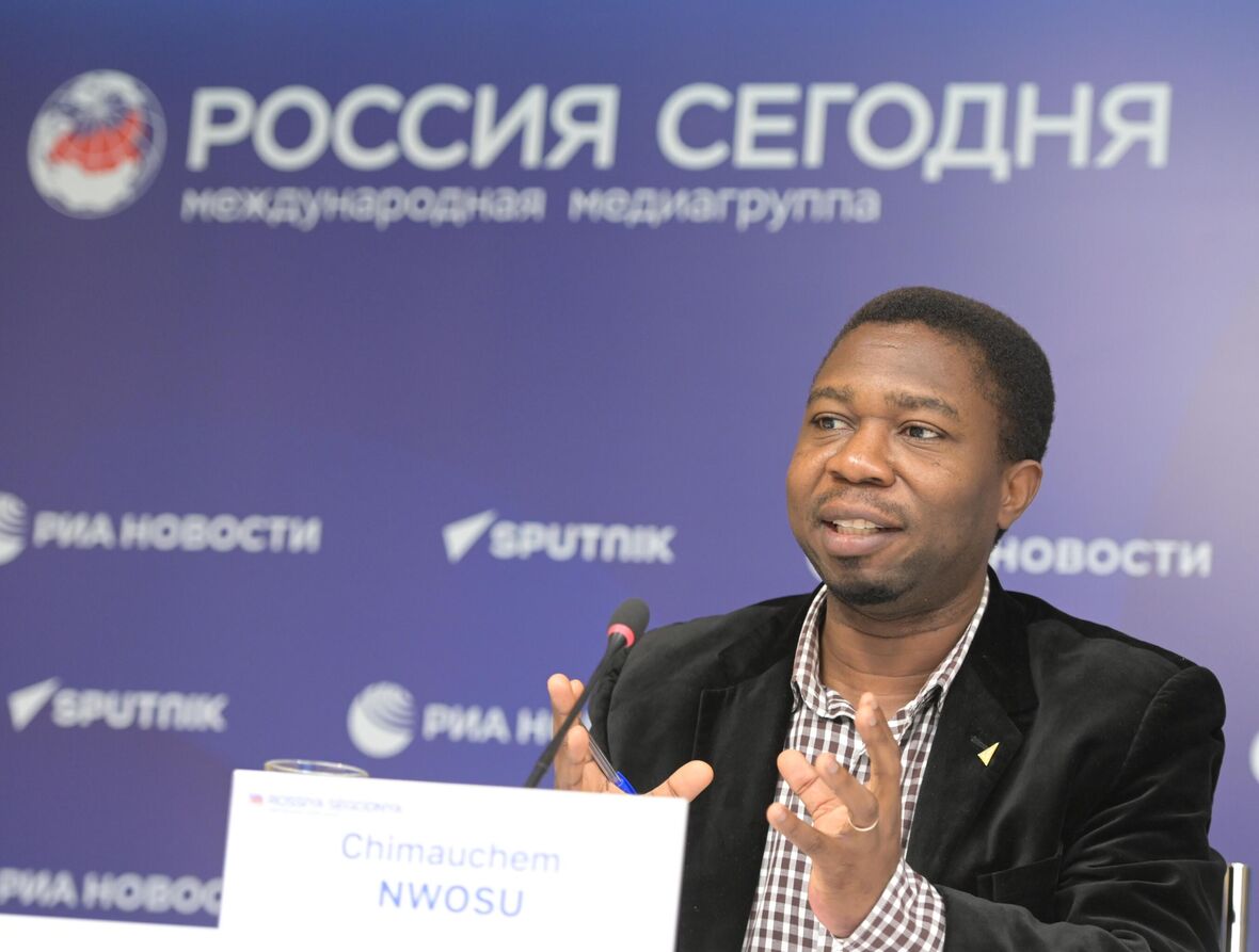 Корреспондент Объединенной дирекции иновещания Международной медиагруппы "Россия сегодня" Чимаучем Нвосу
 Корреспондент Объединенной дирекции иновещания Международной медиагруппы "Россия сегодня" Чимаучем Нвосу
 - «Россия сегодня», 1180, 29.10.2025