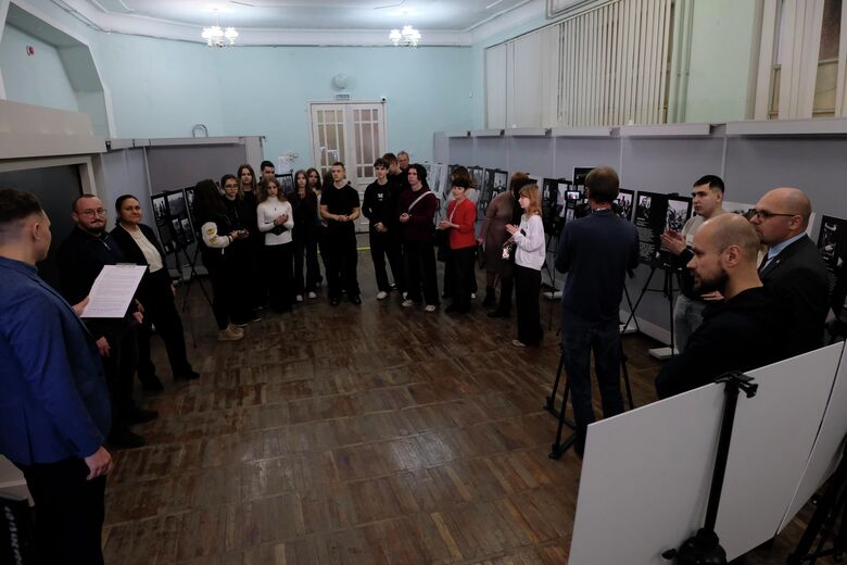 В Мелитополе открылась выставка о работе фронтовых корреспондентов - «Россия сегодня», 780, 18.11.2025