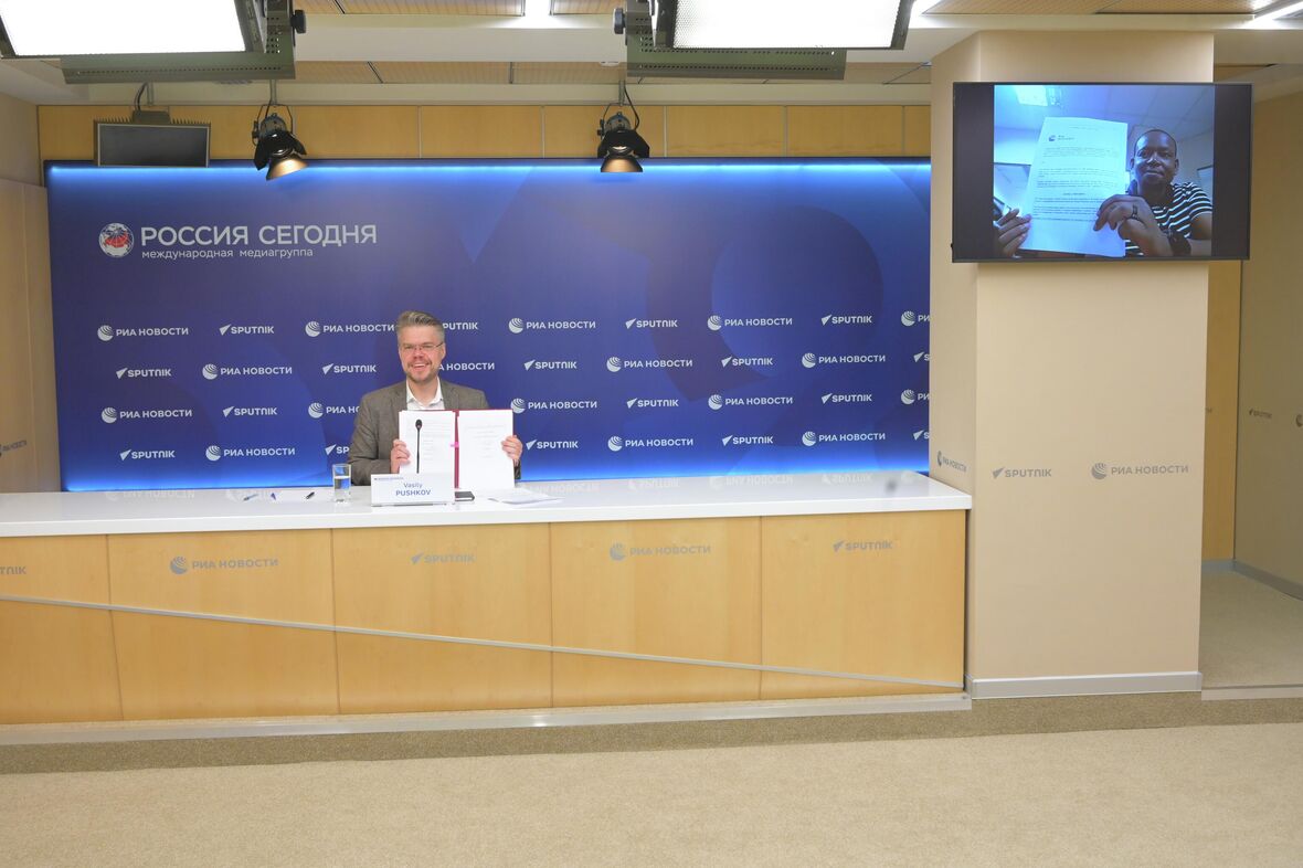 Церемония подписания соглашения с ботсванской газетой The Midweek Sun - «Россия сегодня», 1180, 20.11.2025