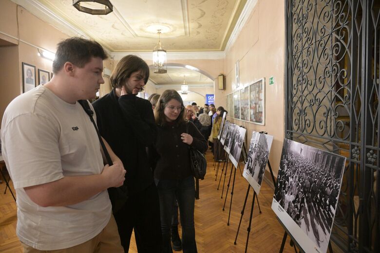 Фотовыставка "Освобождение" открылась на площадке МГЛУ - «Россия сегодня», 780, 05.12.2025