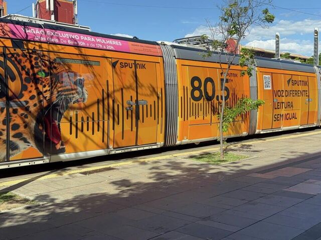 Фирменные трамваи Sputnik появились на центральных улицах Рио-де-Жанейро - «Россия сегодня», 640, 24.12.2025